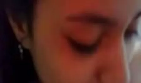 سمراء بالإصبع الرطب سكس ام مصرى العصير رومانسية