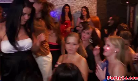شقراء الجدة سكس محارم مصرى الدراجين تجربة أفضل